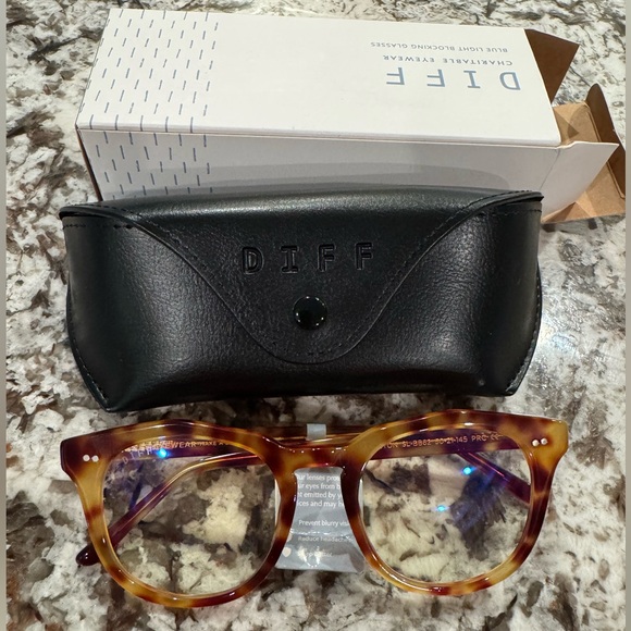 DIFF Blue-Light Blocking Glasses - Picture 3 of 12